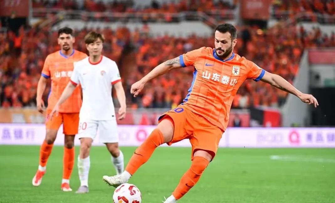 中超今晨走向成谜；犹他爵士状态回暖；管理层满意；训练强度明显提升(犹他爵士历史最佳阵容)