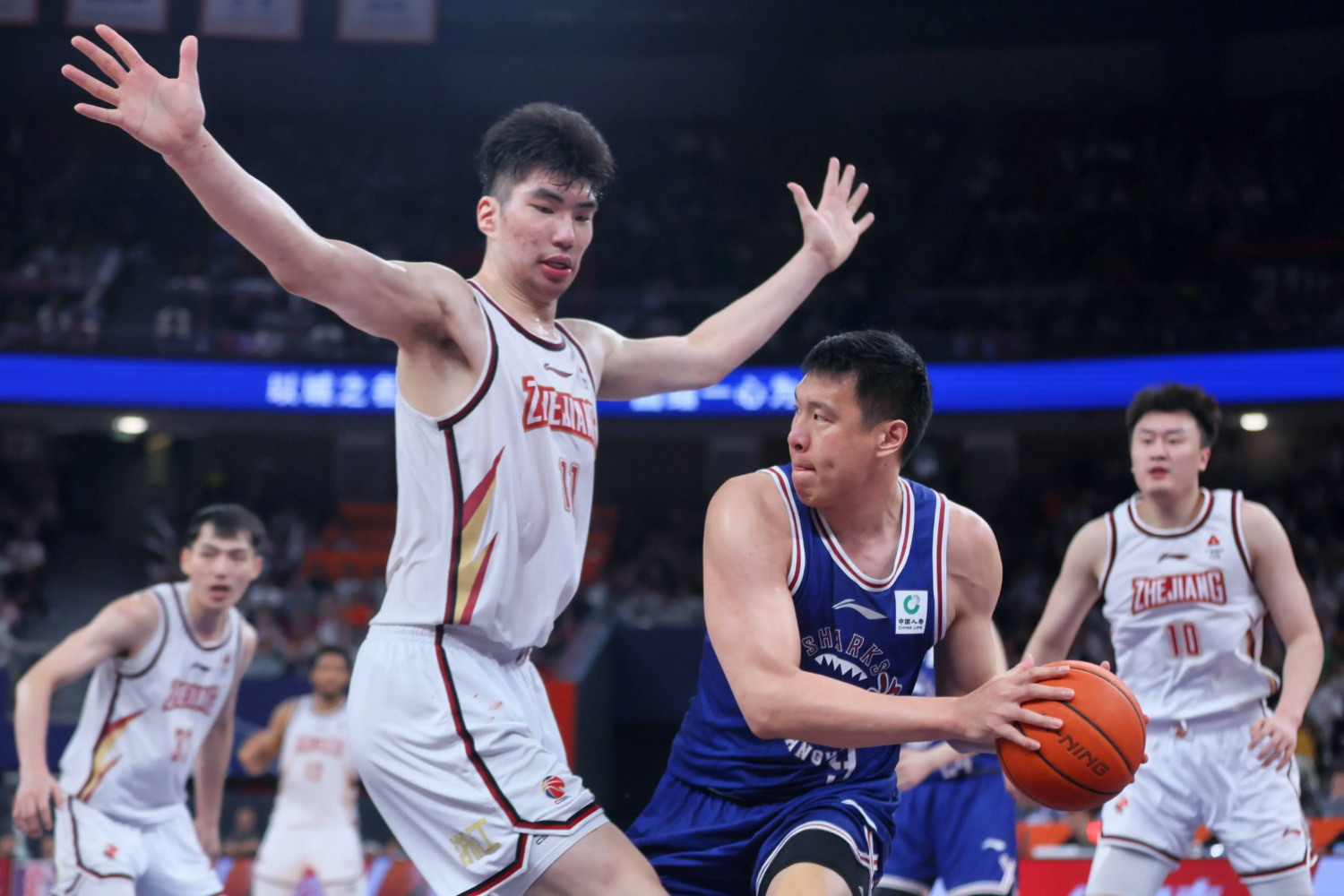 荷甲总共多少轮比赛 荷甲总共多少轮比赛