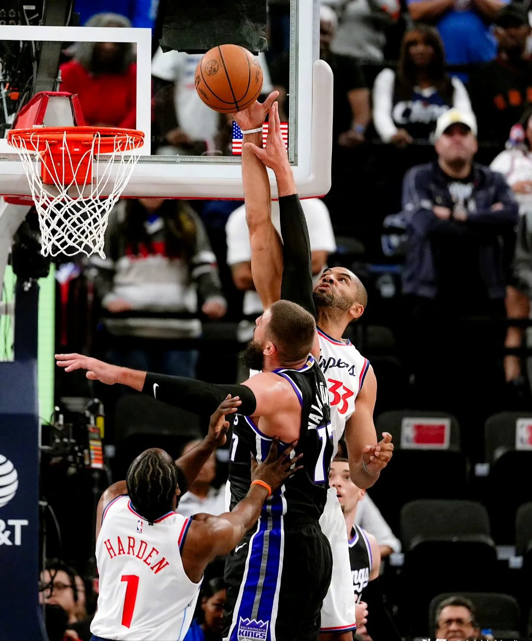 LOL电竞网站 - 国际比赛日洛杉矶快船备战德甲，篮板制胜细节曝光，媒体盛赞，高层口径保持一致