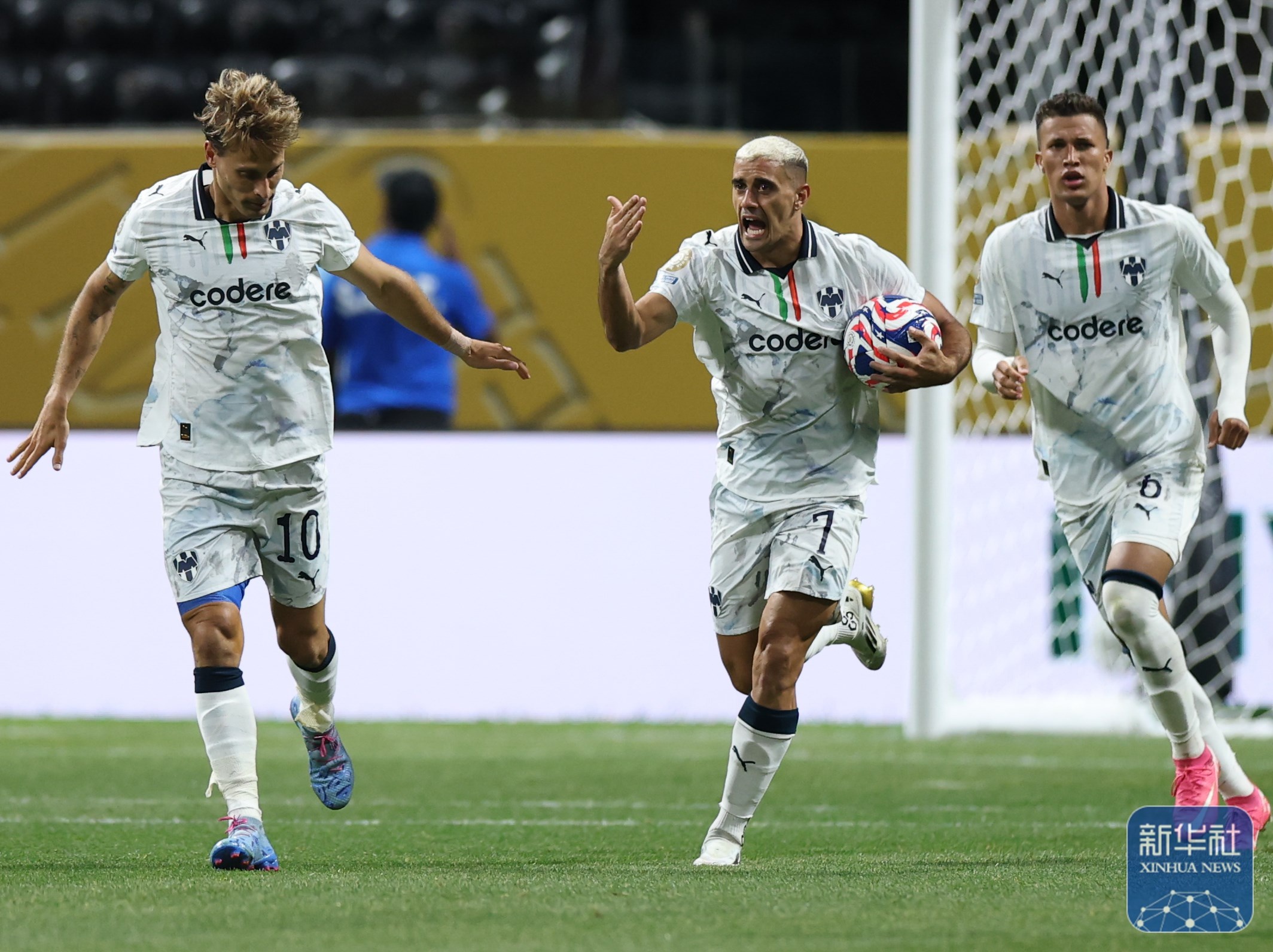 德国杯赛程吃紧;多特蒙德今晚豪取连胜;震撼外界;资深球员宣示担当(德国杯赛程及比分) 德国杯赛程吃紧;多特蒙德今晚豪取连胜;震撼外界;资深球员宣示担当(德国杯赛程及比分)