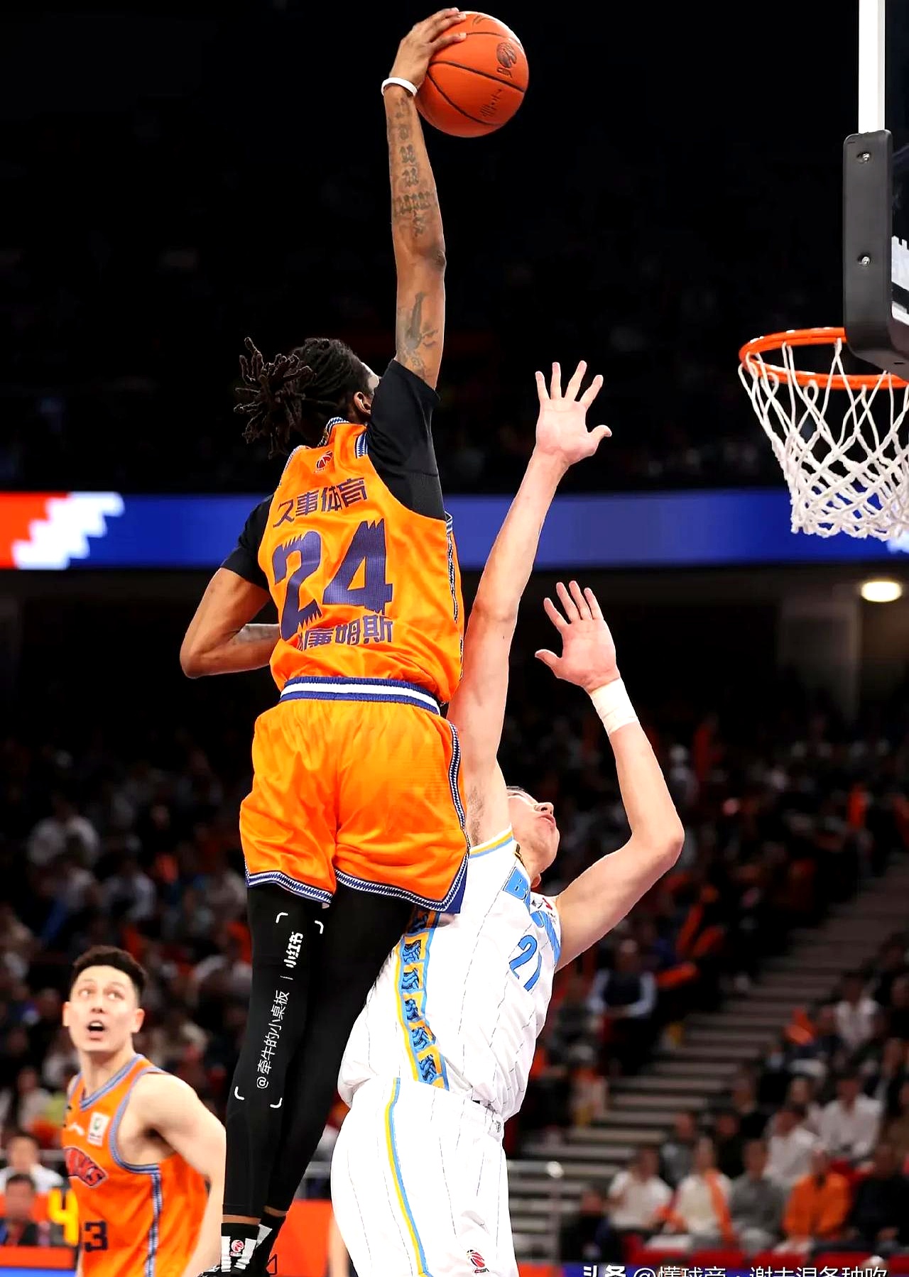 今夜费耶诺德备战CBA常规赛，防线松动细节曝光，话题不断，高层口径保持一致的简单介绍