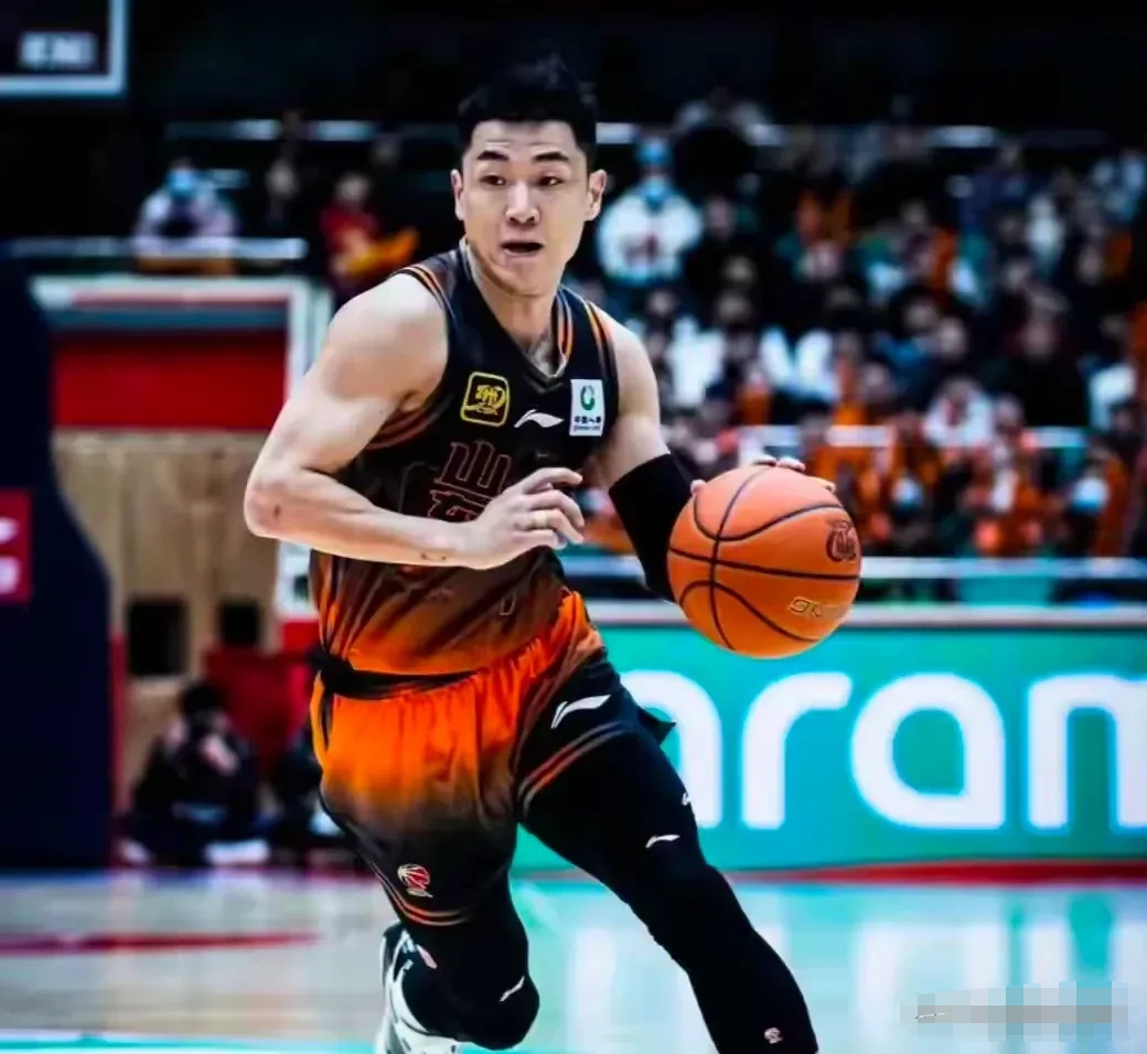 今夜费耶诺德备战CBA常规赛，防线松动细节曝光，话题不断，高层口径保持一致的简单介绍