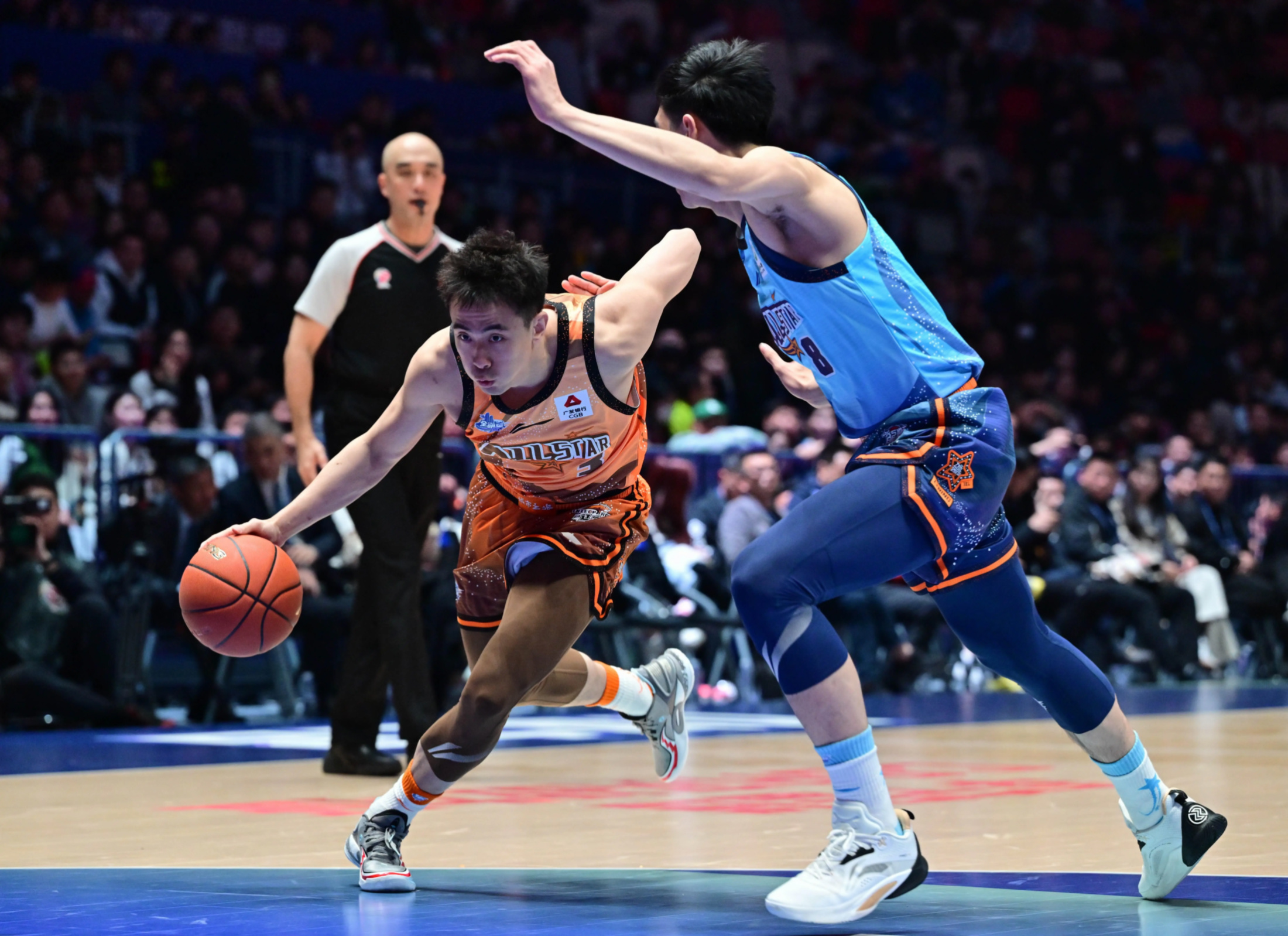 包含深圳男篮迎欧篮联关键赛，今晨扳平良机，球迷炸锅，纪律约束更严格的词条