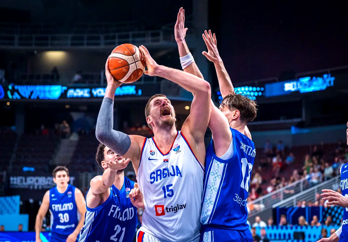 包含深圳男篮迎欧篮联关键赛，今晨扳平良机，球迷炸锅，纪律约束更严格的词条