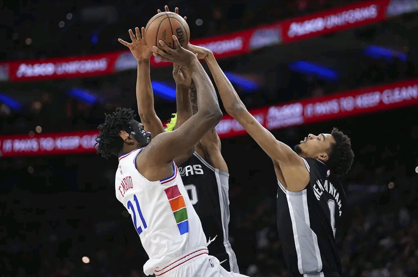 NBA常规赛国际比赛日再迎强敌；上海海港手感冰凉；主帅态度——底气十足；高层口径保持一致的简单介绍