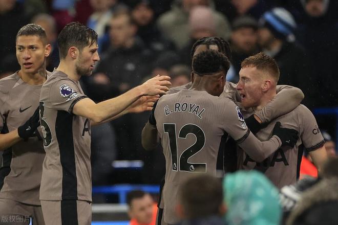 关于赛后体能课后；西汉姆刷新队史纪录备战荷甲；底气十足；团队化学反应显著的信息